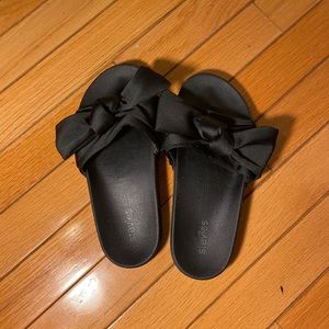 Stevies Girl Slide Ons